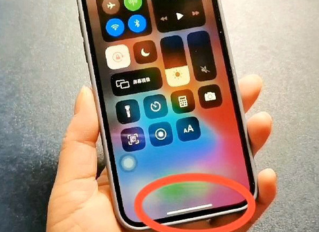 申扎苹申扎果维修站分享如何使用iPhone下方横线进行应用切换